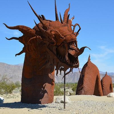Скульптура дракона из металла